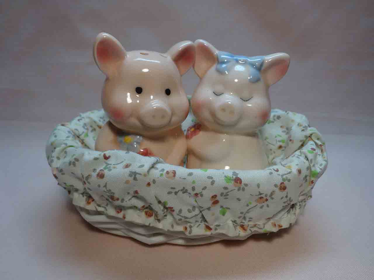 20465 Pigs salt and pepper shakers